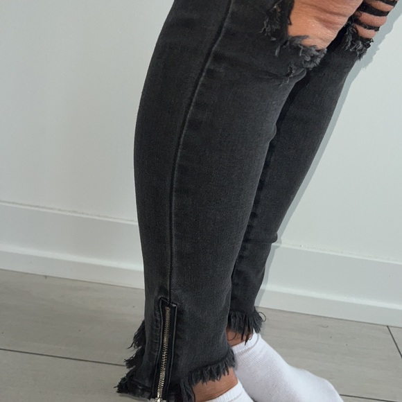 BLACK DISTRESSED DEMIN JEANS - Picture 2 of 7